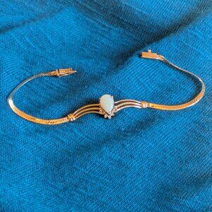 Elegant Gold Bracelet with teardrop opal